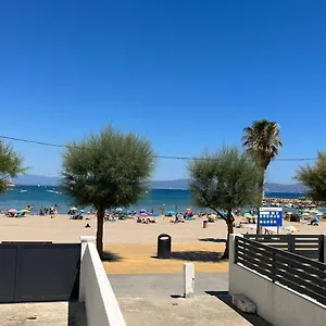 https://apartamento-en-la-playa-free-parking-free-wifi.catalonia-hotels.com